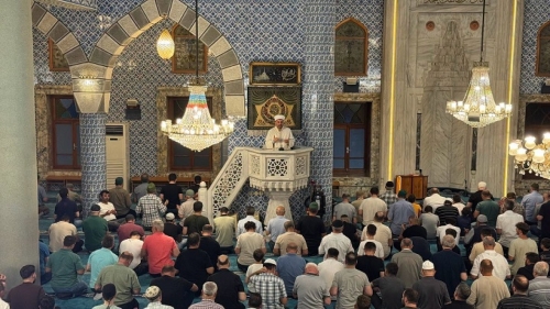 Rize’de Mevlid Kandili Coşkusu: Binlerce Kişi Camilere Akın Etti